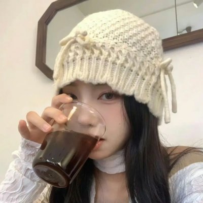 小姑娘艾萝依封面